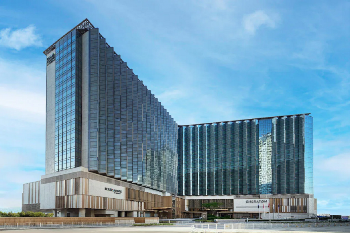 The Hong Kong hotel for sale is the Sheraton & Four Points by Sheraton Tung Chung Hotel opened in late 2020. (Picture via Agoda)